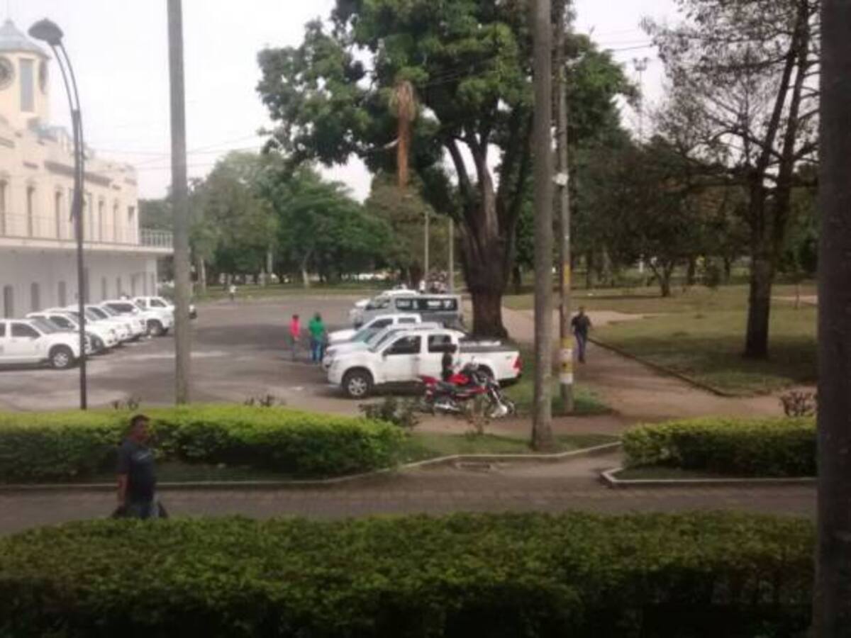La antigua estación del ferrocarril en el parque Olaya Herrera se volvió un parqueadero improvisado