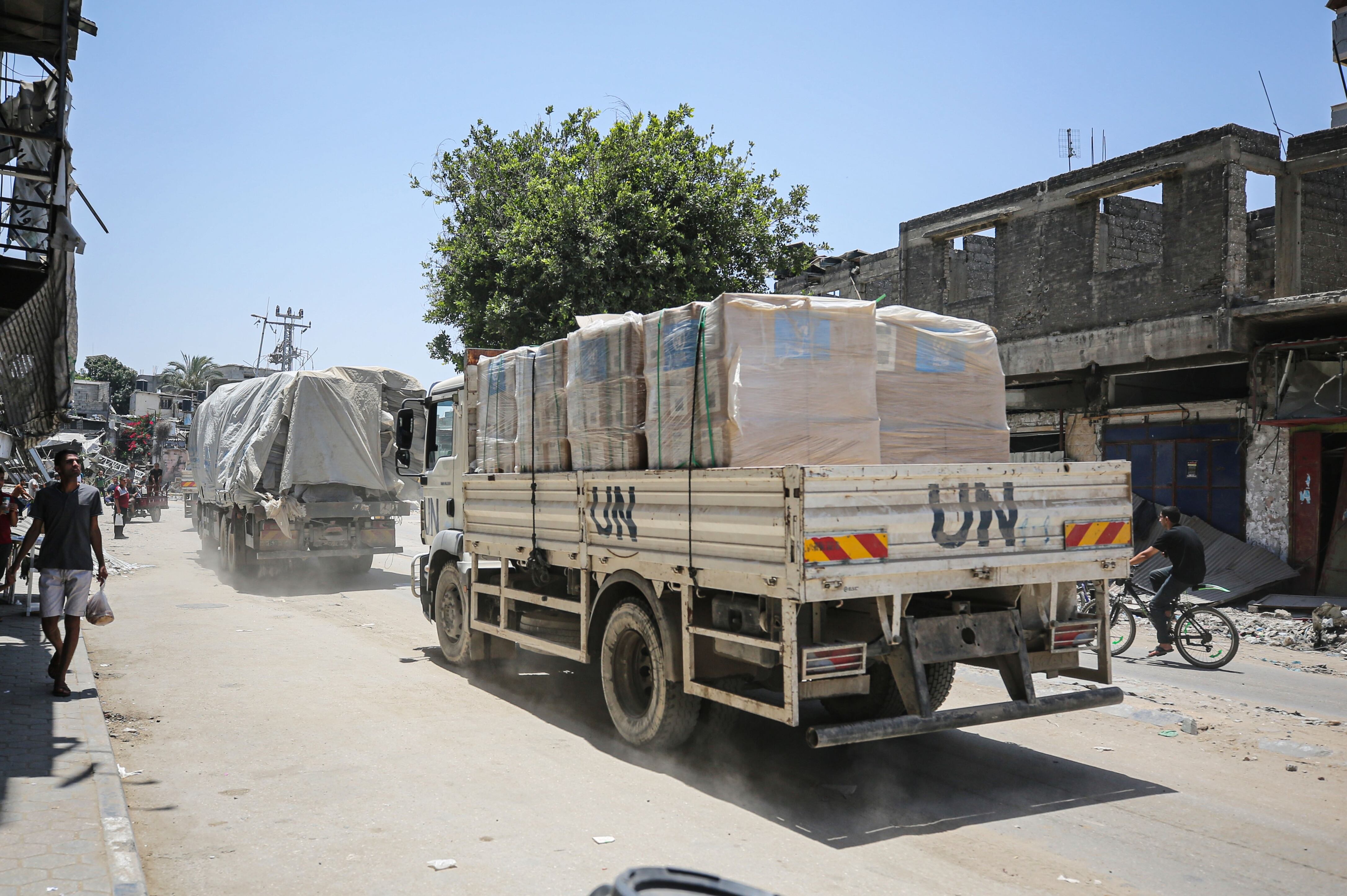 Camiones de la ONU con ayuda humanitaria en Franja de Gaza. FOTO: Dawoud Abo Alkas/Anadolu via Getty Images