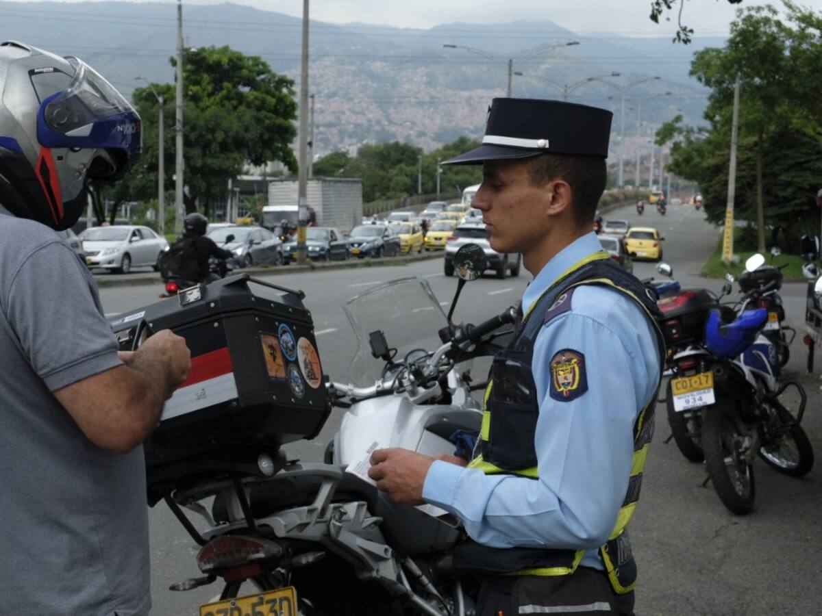 Intensificarán operativos por mal parqueo en época navideña en Medellín