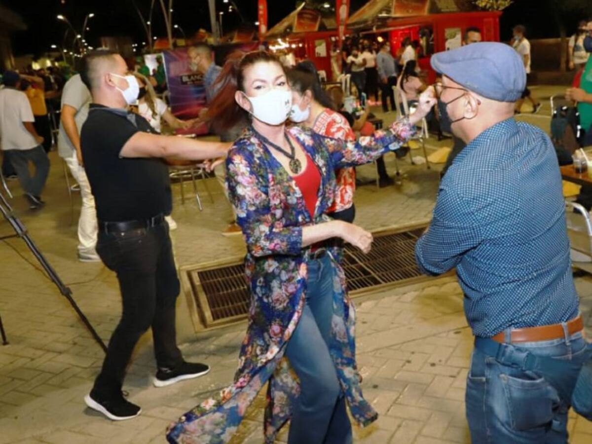 Con 'agüelulo', volvió la rumba al parque Alameda y el Bulevar del Río