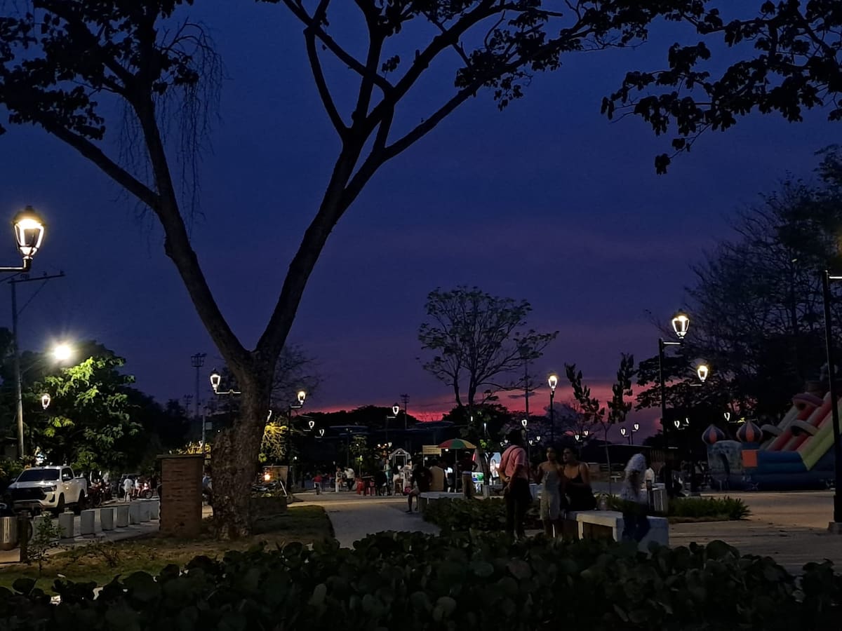 Comerciantes de Mompox buscan promover economía con atención nocturna en horario extendido