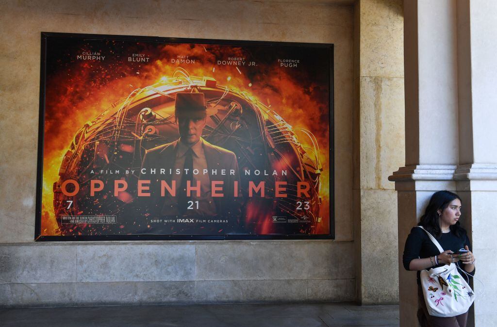 Publicidad de la película "Oppenheimer" / Valerie Macon/ AFP - Getty Images)