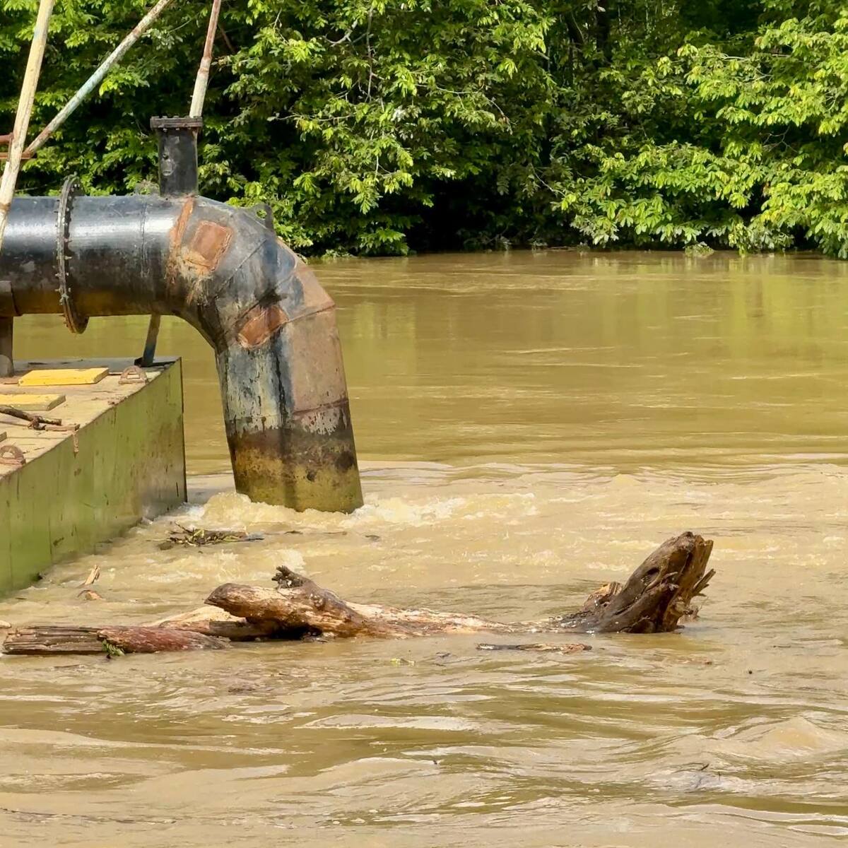 Materiales flotantes en el río Sinú interrumpen servicio de agua en cinco municipios de Córdoba