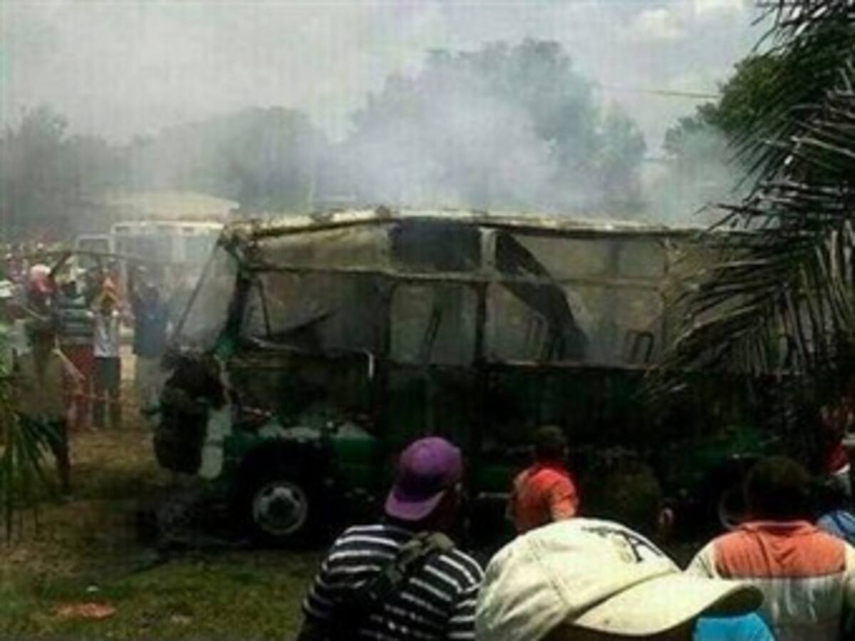 Se reportan preliminarmente 32 niños víctimas en bus incinerado