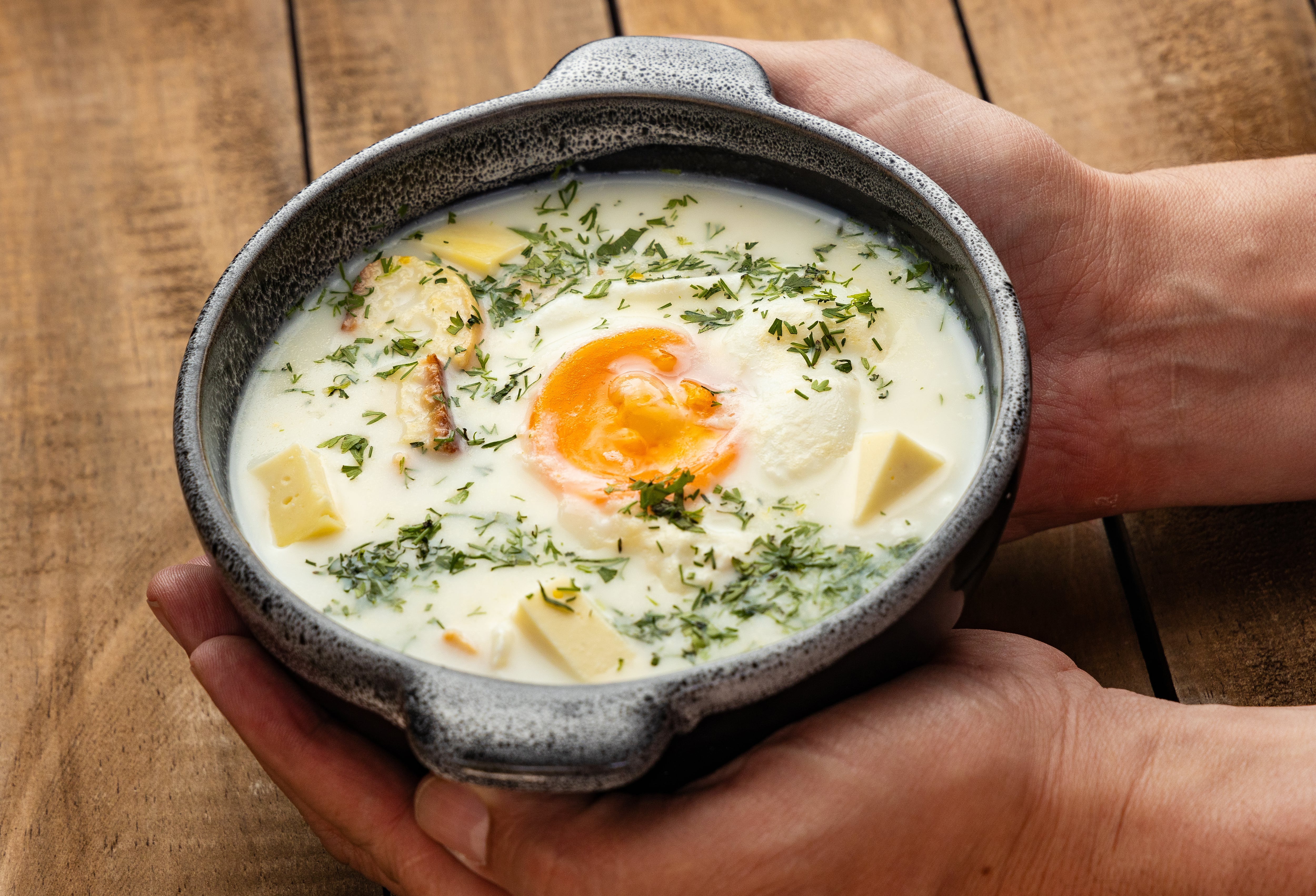 Changua, un tradicional plato de la gastronomía colombiana (Foto vía Getty Images)