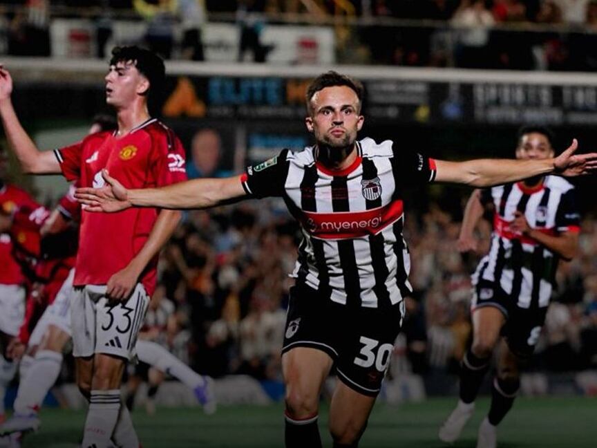 Manchester United y un ridículo histórico: es eliminado de Copa por un equipo de cuarta división / @officialgtfc