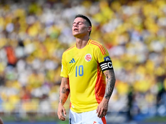 James Rodríguez se lamenta por una opción desperdiciada en el juego ante Perú. (Photo by Gabriel Aponte/Getty Images)
