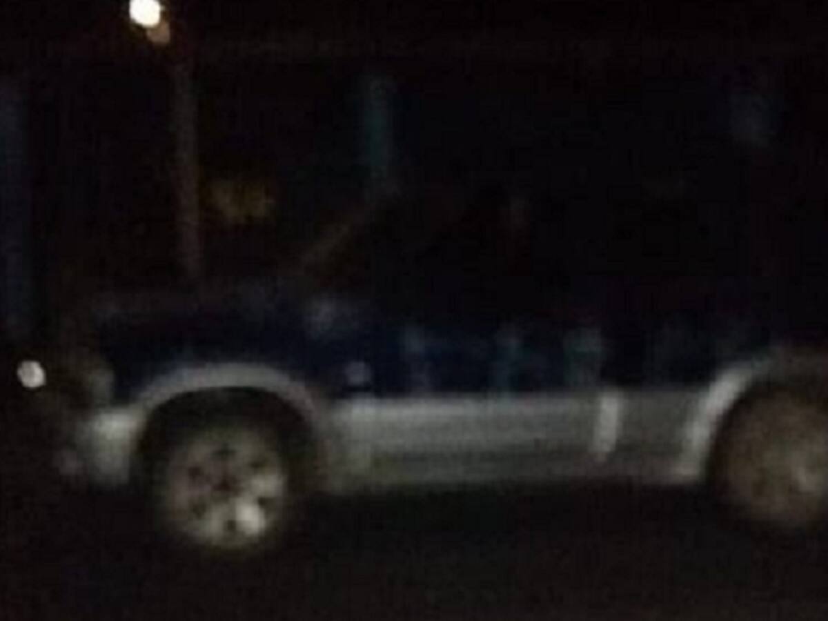 Vehículo abandonado en la vía Sardinata