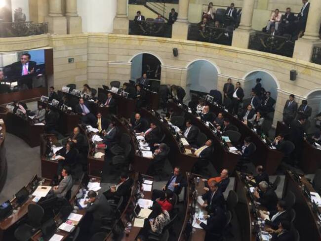 Aprobado en primer debate plebiscito por la paz