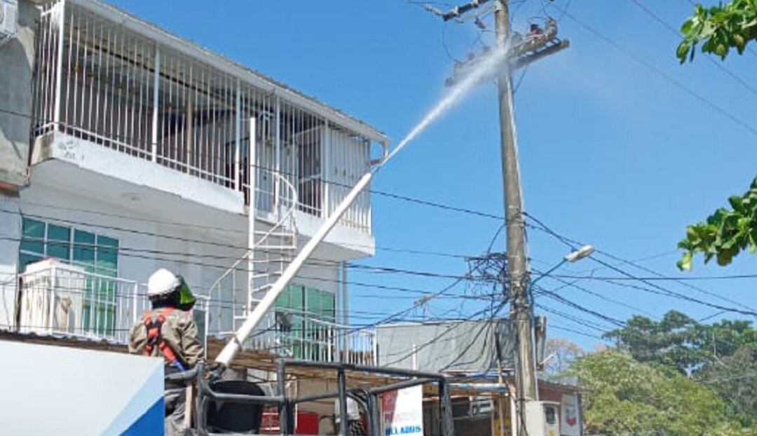 Labores de lavado redes eléctricas en Cartagena