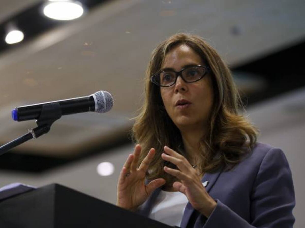 La matrícula contratada en Cali es pura politiquería: Gina Parody