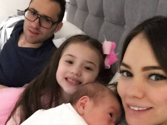 David Ospina, con su mujer e hijos.