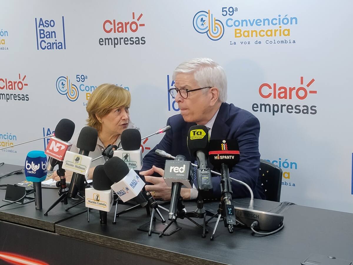 Nobel de economía sugiere alternativa para mejorar problema fiscal en Colombia