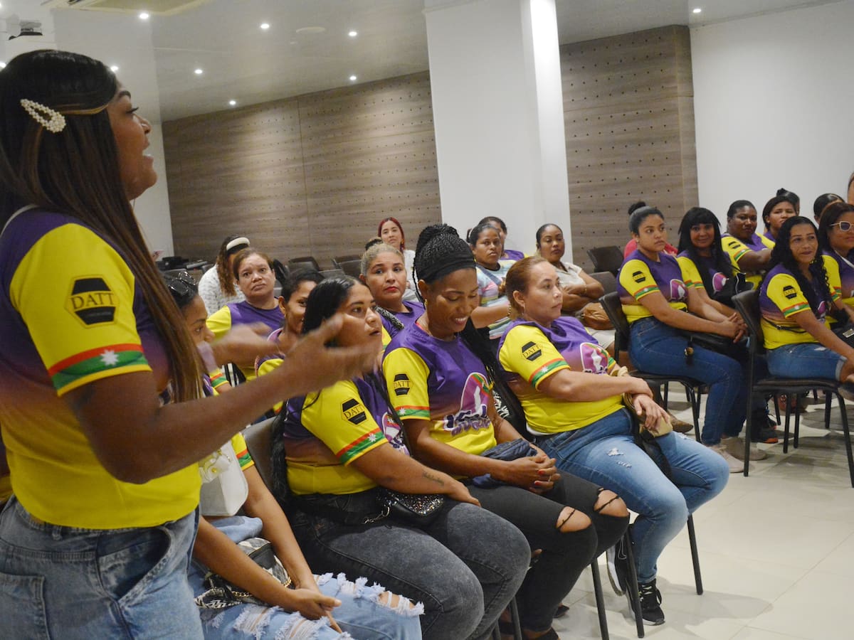 En Cartagena 71 mujeres se capacitaron y prestarán servicio de taxi