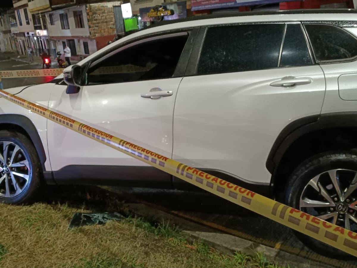 Atentado sicarial deja una persona muerta en la avenida La Independencia de Cuba en Pereira