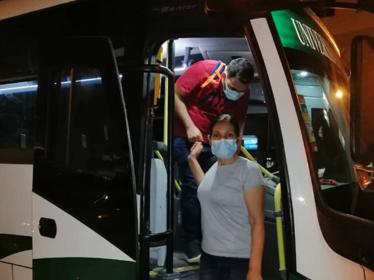 Buses de la UdeA ya transportan personal médico de Medellín