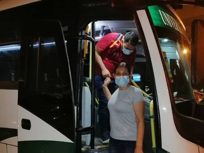 Buses de la UdeA ya transportan personal médico de Medellín