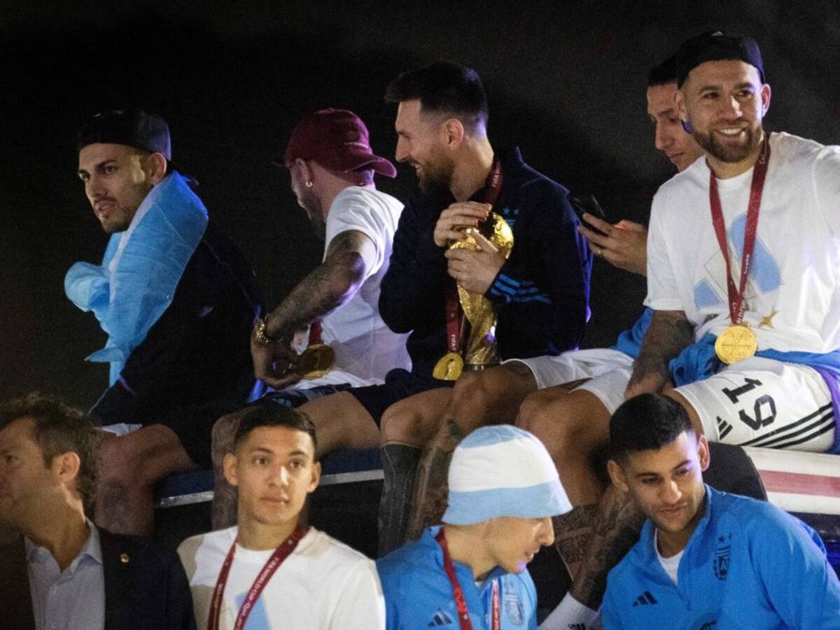 Video: Cable de alta tensión casi ‘descabeza’ a Messi en su llegada a Argentina