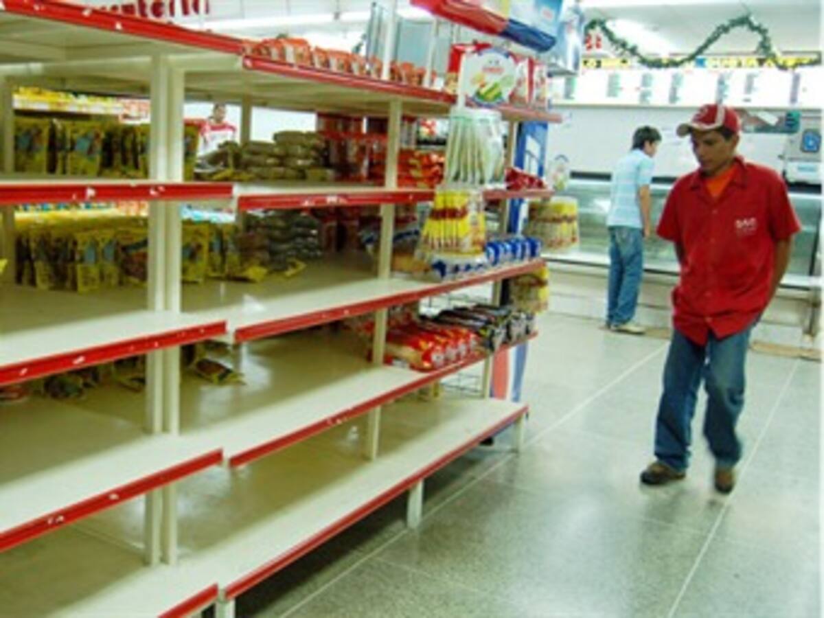 Venezolanos buscan sus productos de la canasta familiar en frontera con Colombia
