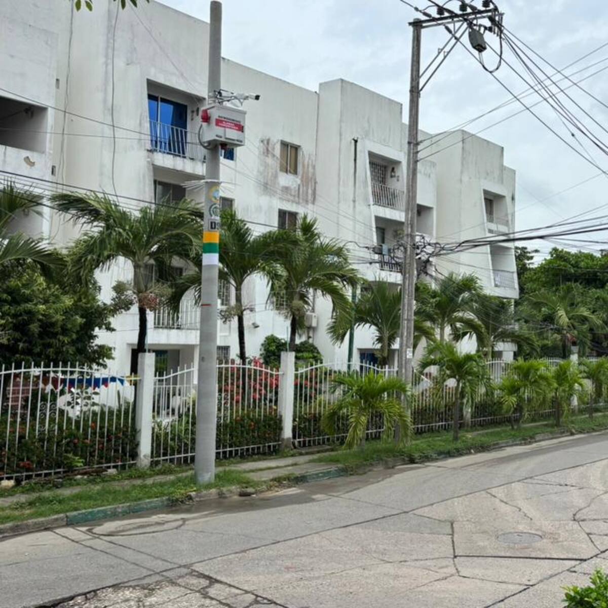 Cámaras, alarmas y más patrullajes buscan frenar ola de atracos en el barrio Los Corales