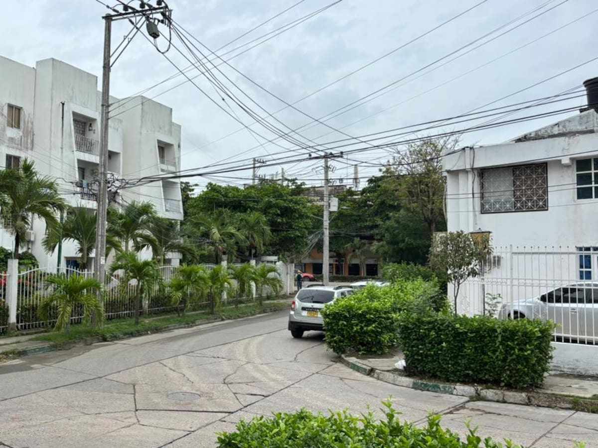 Cámaras, alarmas y más patrullajes buscan frenar ola de atracos en el barrio Los Corales
