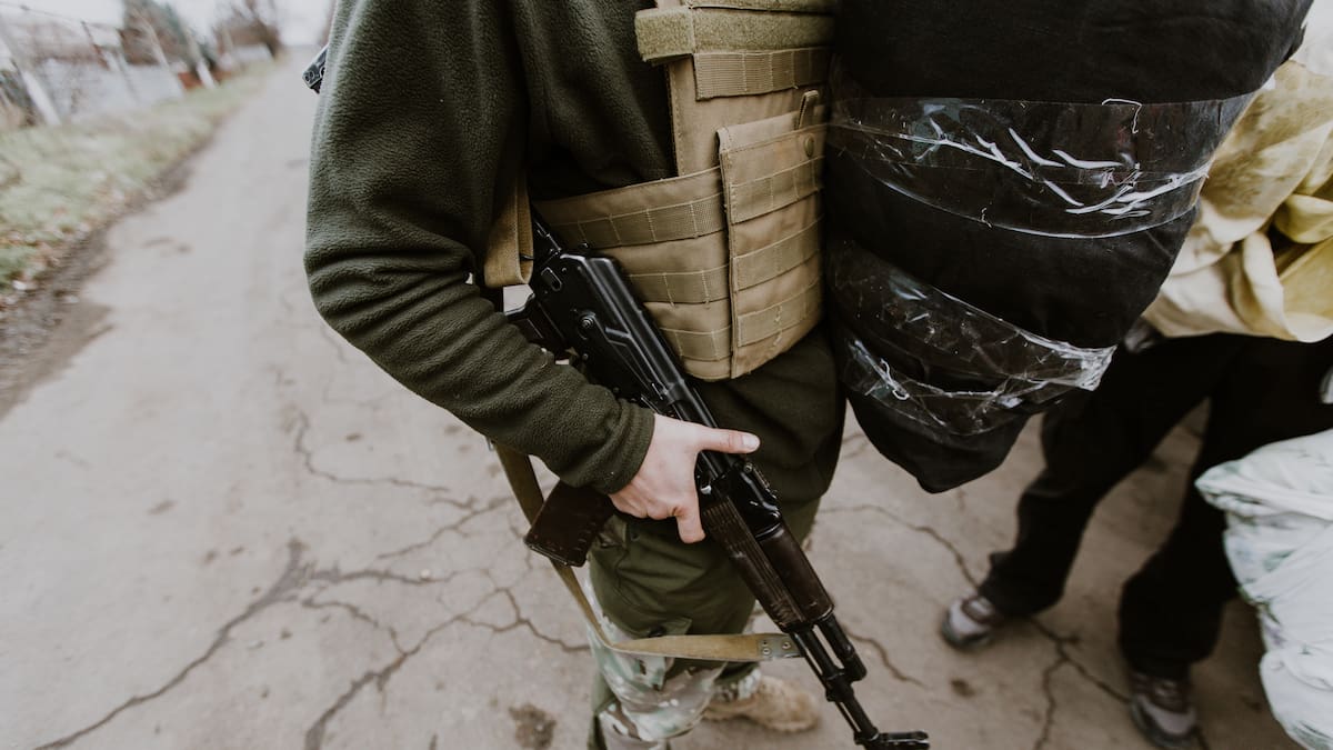 Civiles en Ucrania entrenan ante la posibilidad de una guerra con Rusia, según voluntario