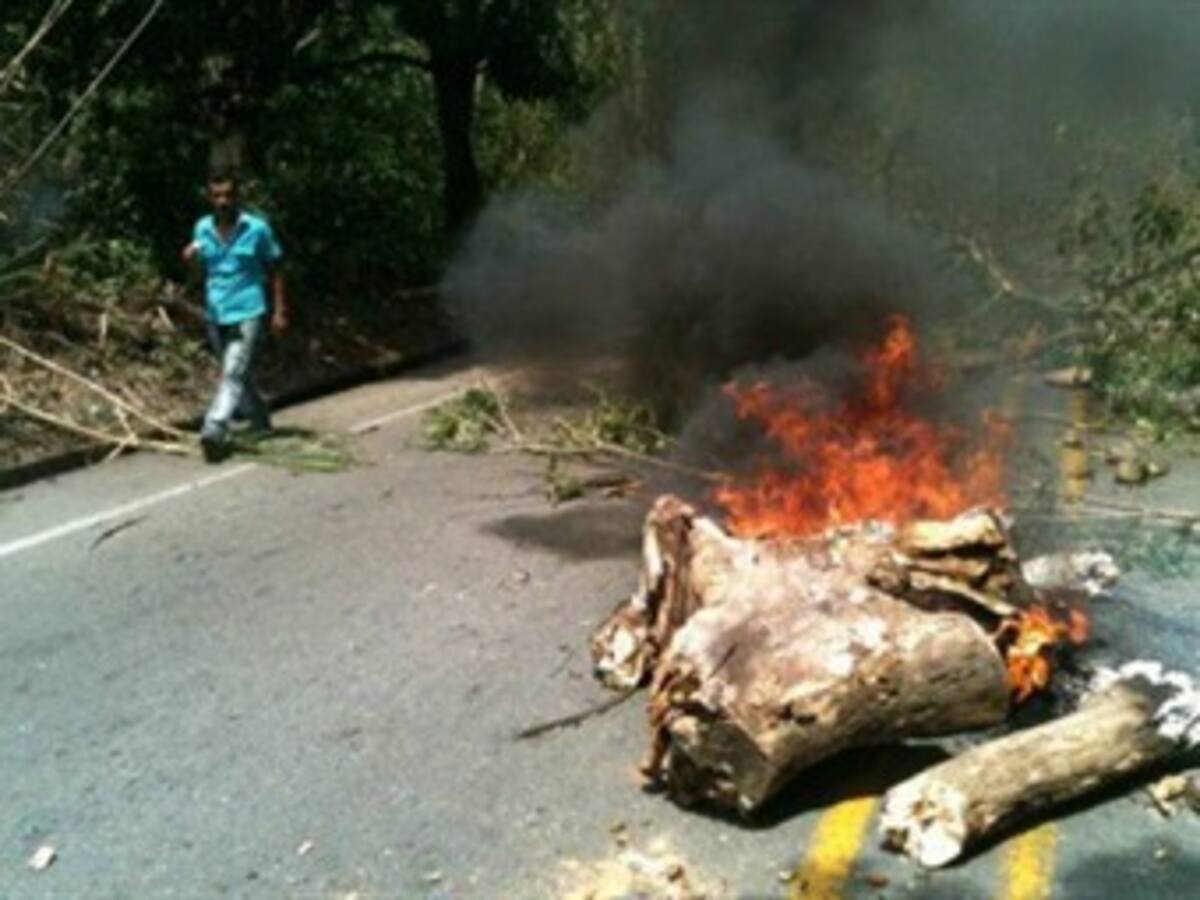 Si no hay acuerdo la Policía desbloqueará la vía Neiva – Florencia