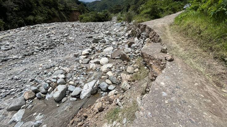 Por horas habilitan paso en la vía a Charta