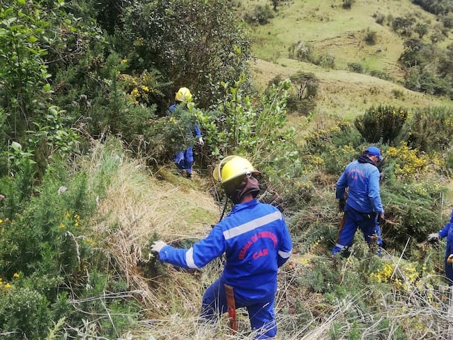 Funcionarios de la Corporación Autónoma Regional de Cundinamarca, CAR, está recorriendo los municipios para definir acciones para mitigar la llegada del Fenómeno del Niño / Foto: Prensa Corporación Autónoma Regional de Cundinamarca.