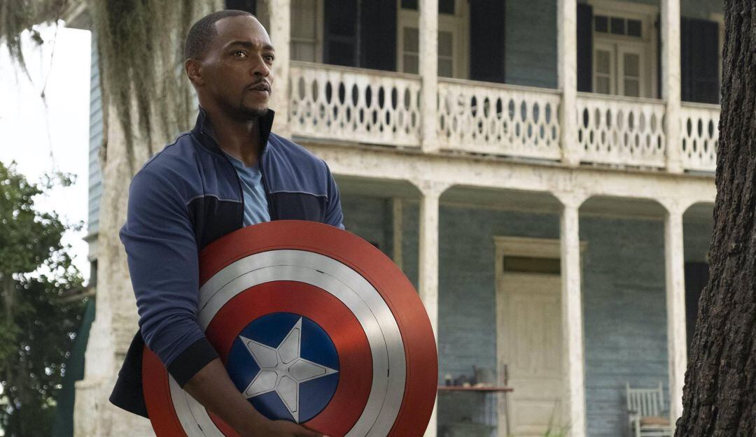 Anthony Mackie es Sam Wilson en Falcon y el Soldado de Invierno