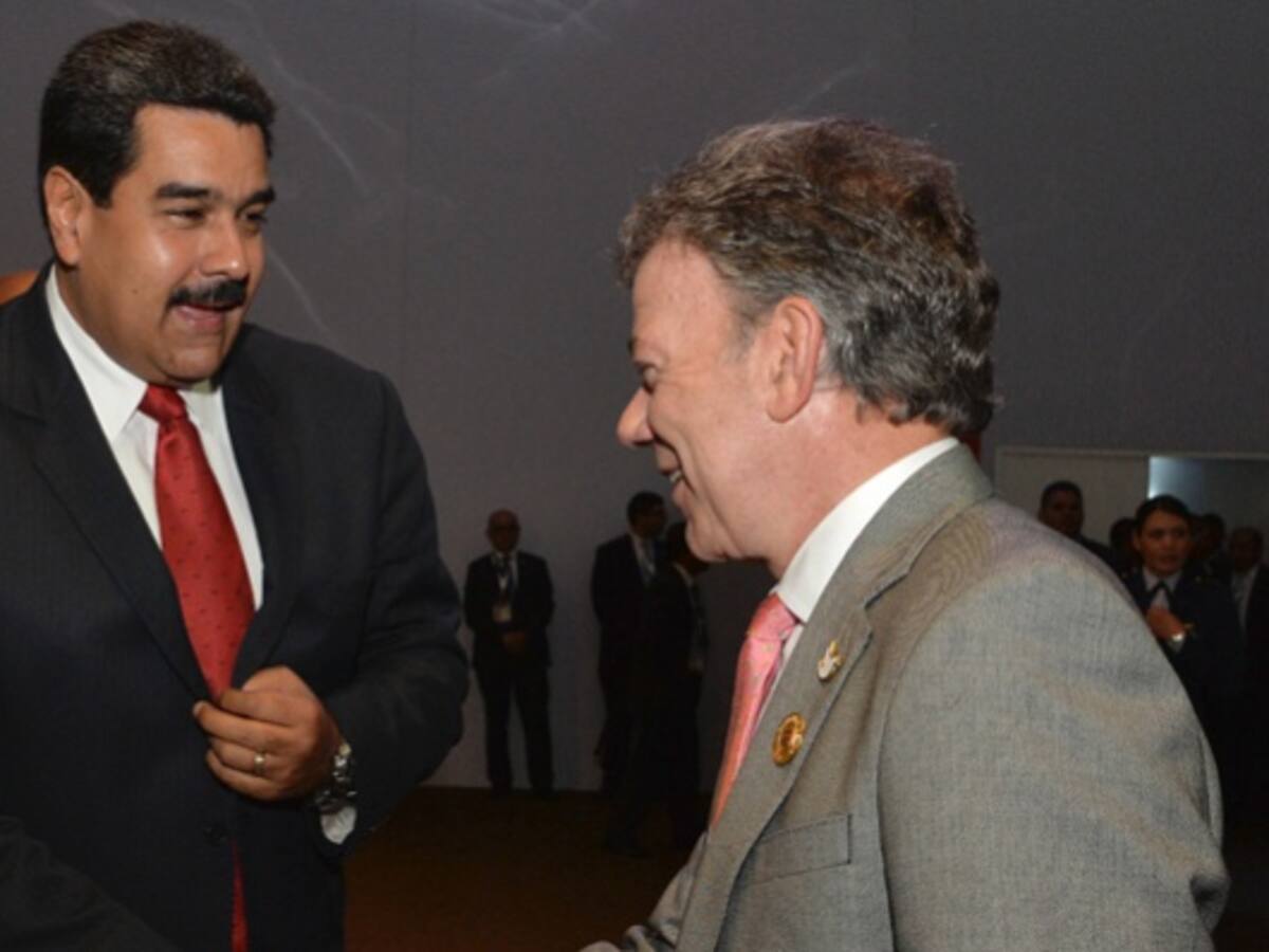 La palabra la tiene el presidente Santos, mi mano está aquí: Nicolás Maduro