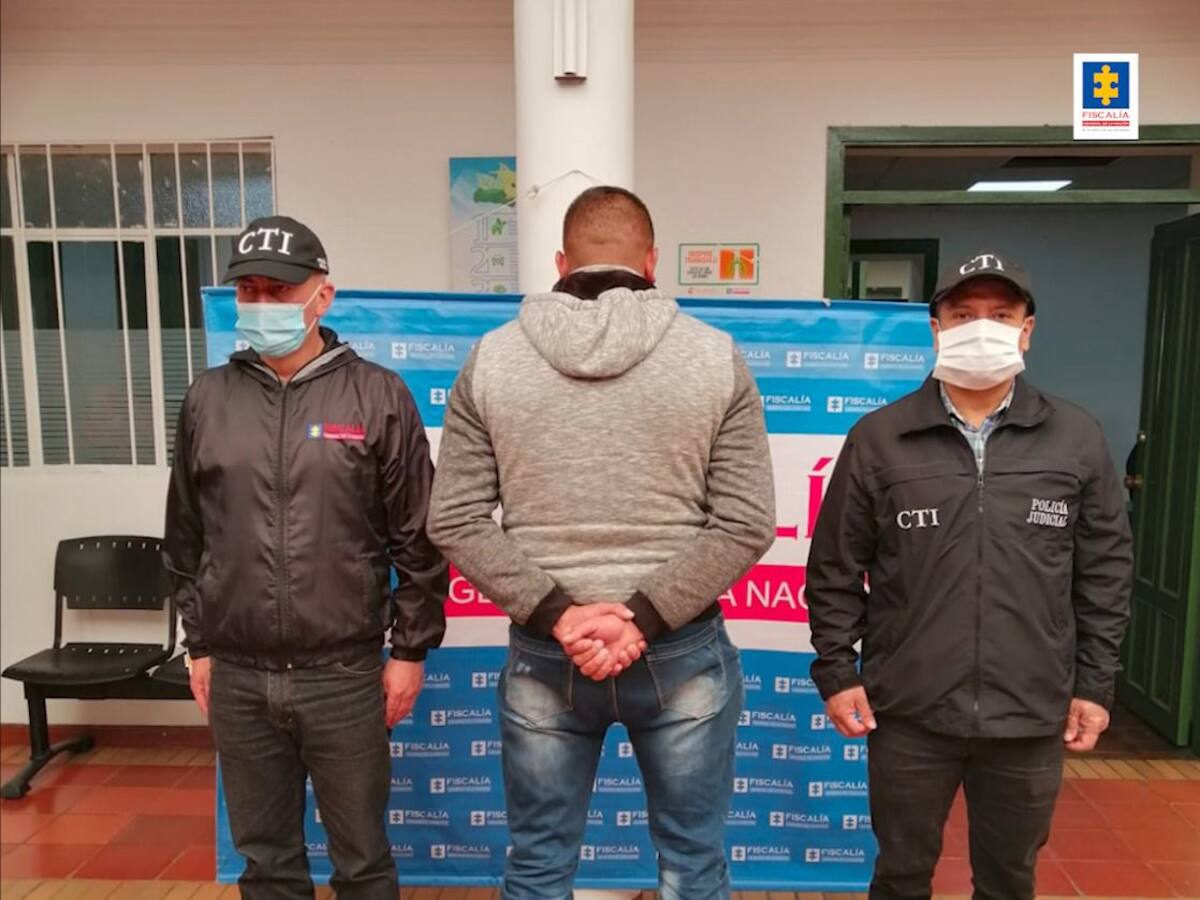 Más de cuatro años de prisión a policía que exigió dinero a comerciante de Tunja