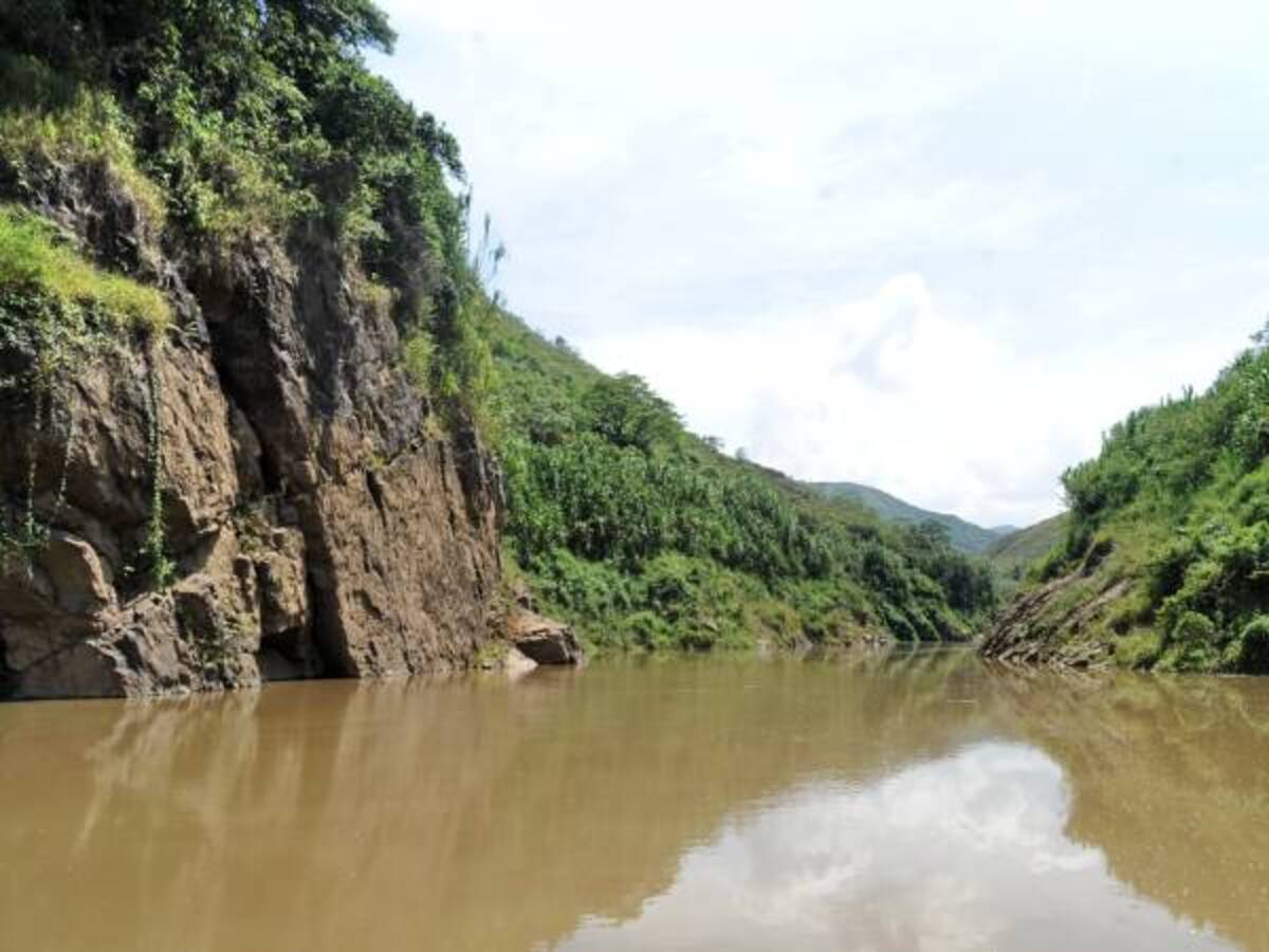 Ordenan a la población que se retire inmediatamente del cauce del río Cauca