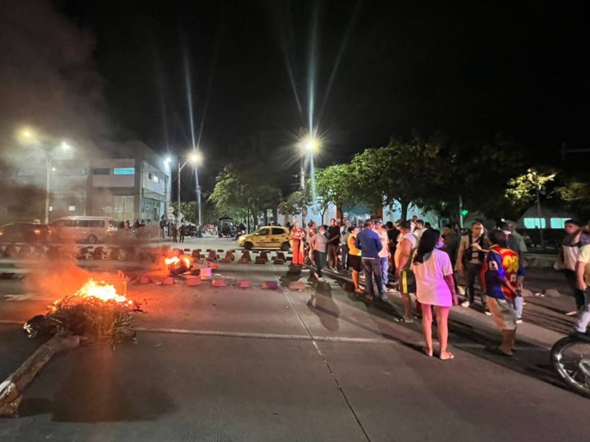 Habitantes en Barranquilla bloquearon vía por fallas de energía