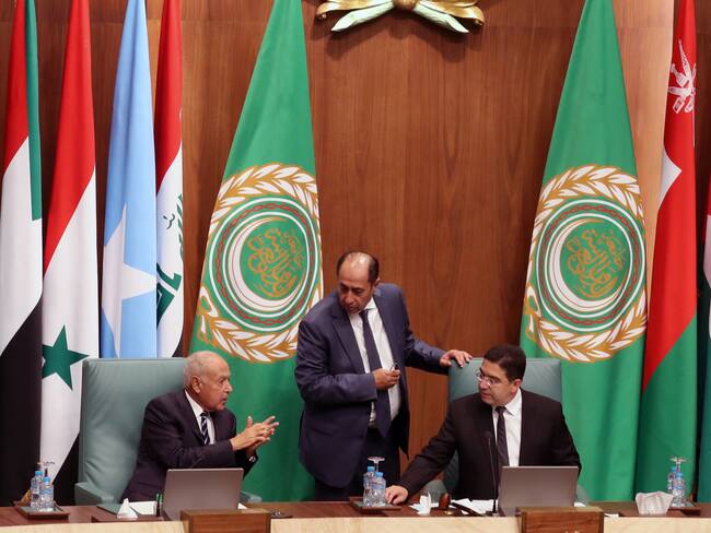 Cairo (Egypt), 11/10/2023.- Moroccan Foreign Minister Nasser Bourita (R), Secretary-General of the Arab League Ahmed Aboul Gheit (L), and Assistant Secretary General responsible of the League's Council, Ambassador Hossam Zaki (C) attend the emergency meeting of Arab foreign ministers at the Arab League headquarters, in Cairo, Egypt, 11 October 2023. Arab foreign ministers are meeting to discuss the Israeli-Palestinian conflict. (Egipto) EFE/EPA/KHALED ELFIQI