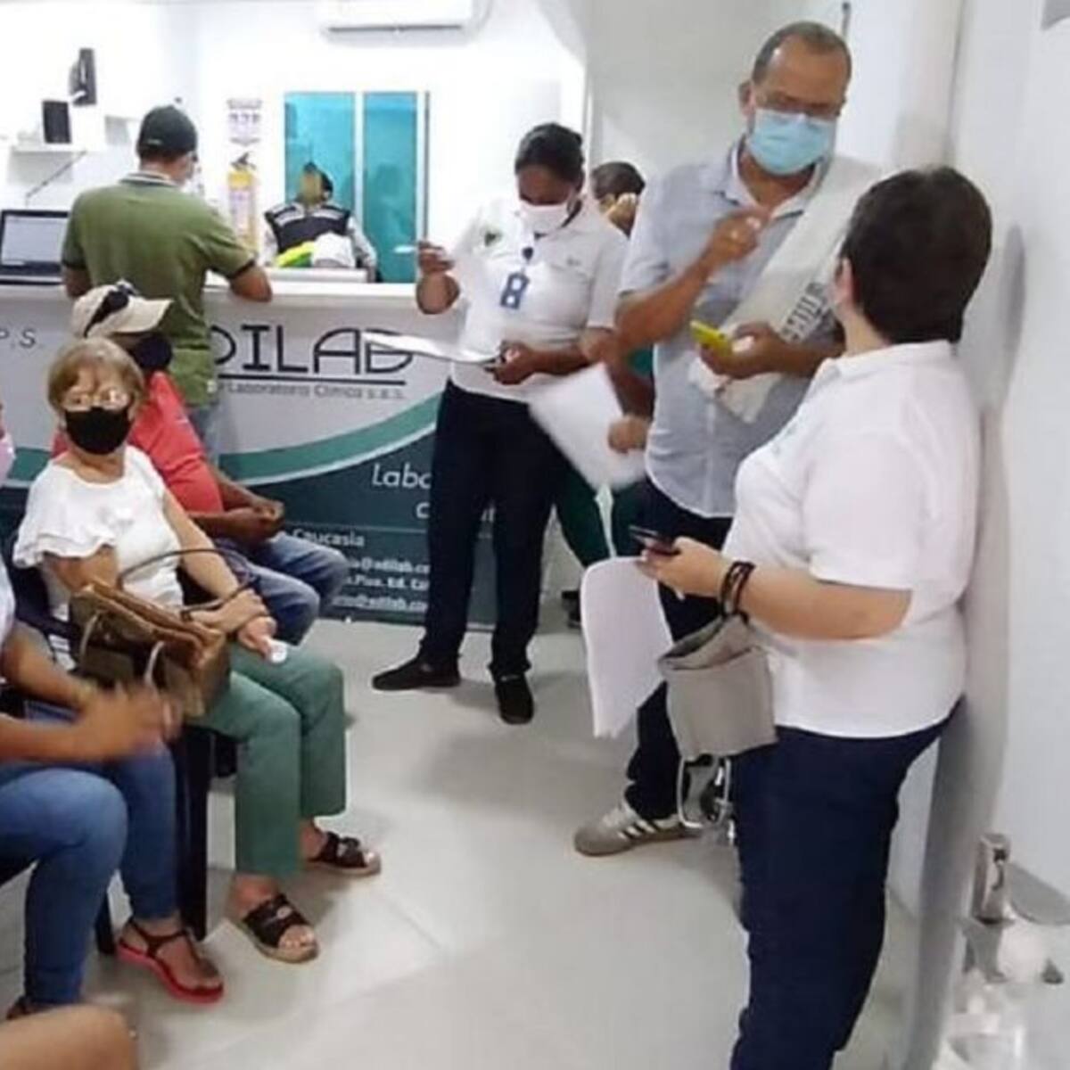 Pacientes trasladados de Medimas EPS buscan continuidad con tratamientos