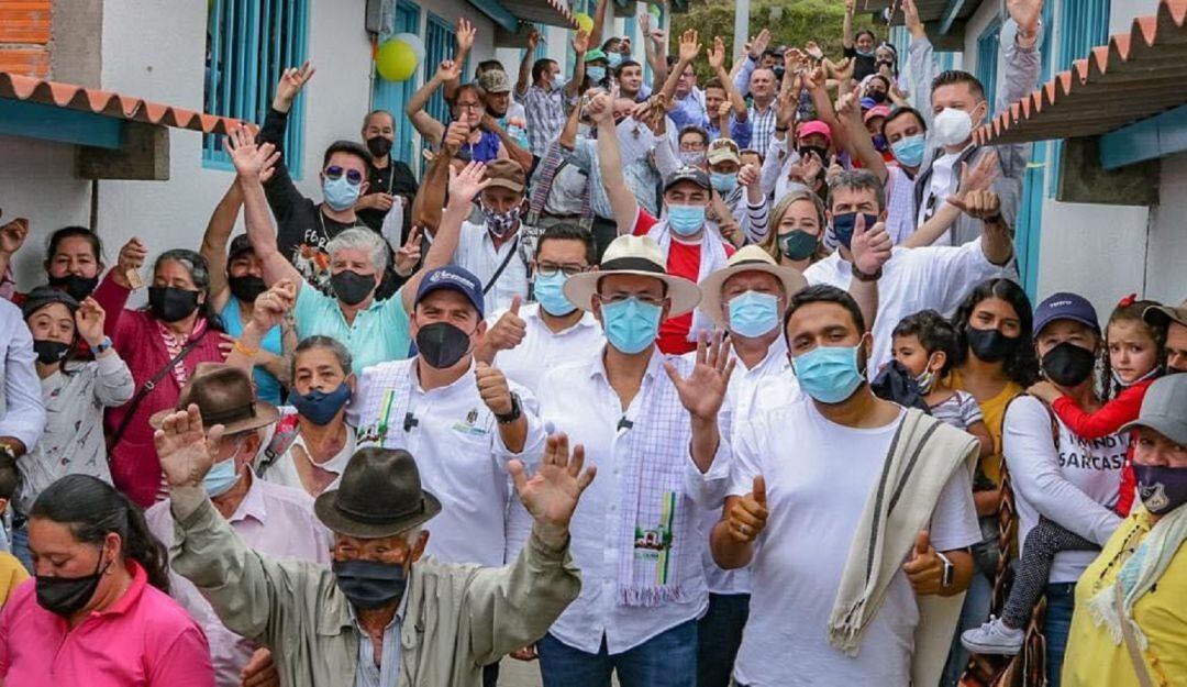 Foto: Entrega oficial de 45 casas en el municipio de Pensilvania, Caldas.