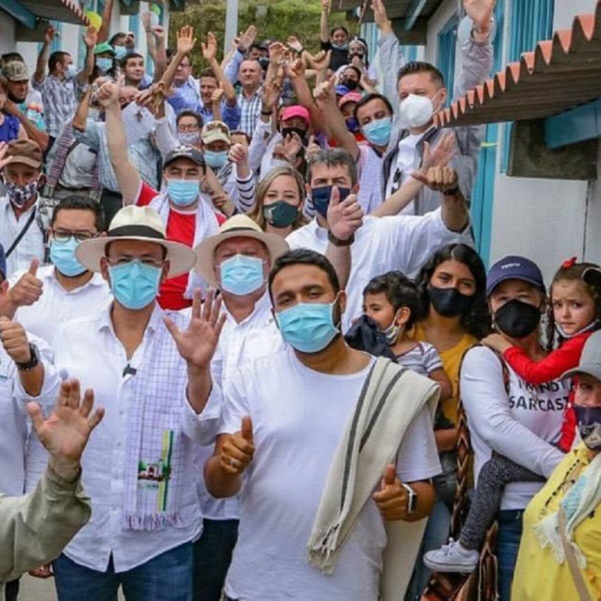 Con felicidad desbordada comunidad de Pensilvania, Caldas recibió 45 casas