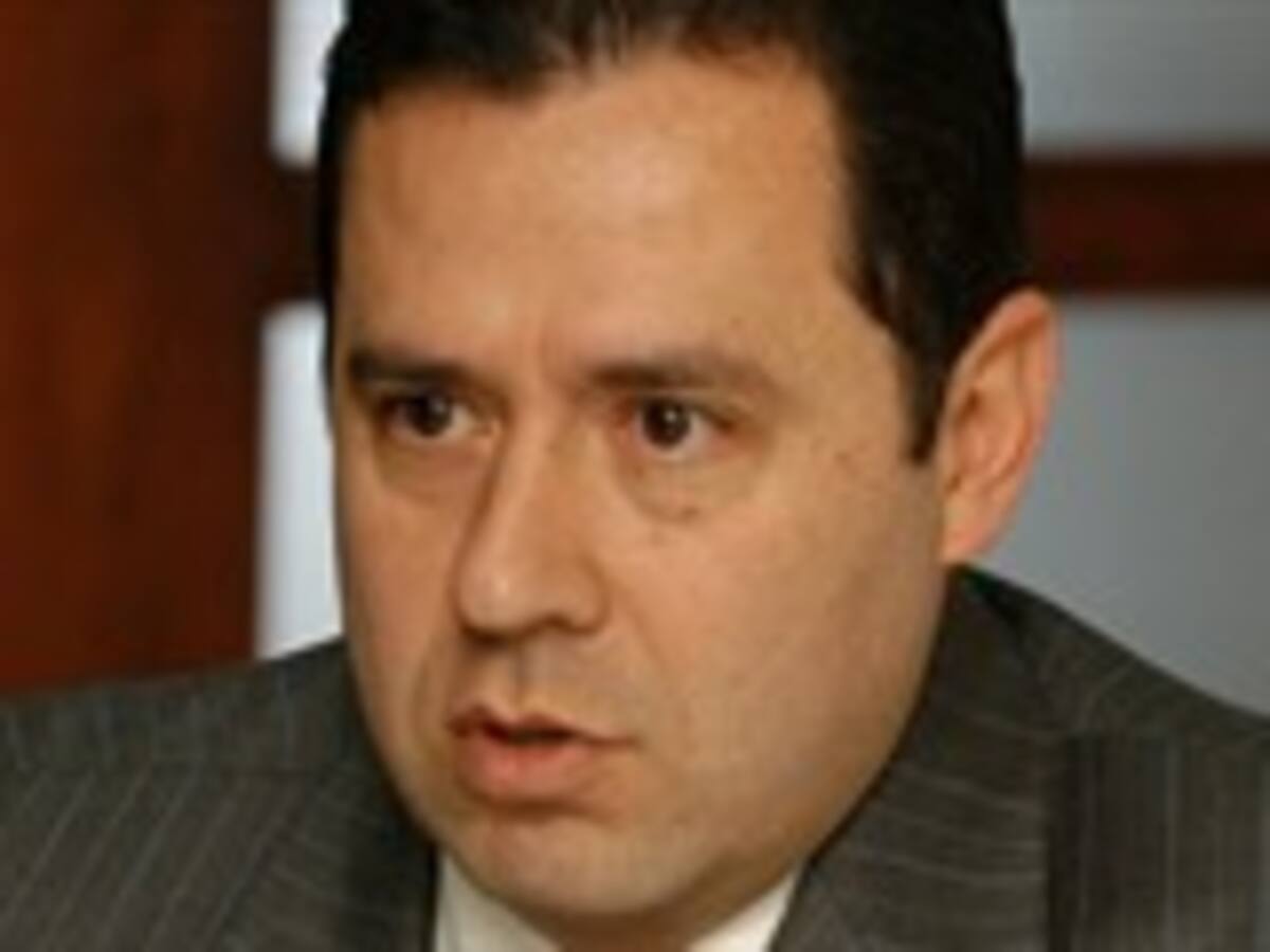 Van 33 destituidos en el DAS por el caso de las chuzadas, afirma su director Felipe Muñoz