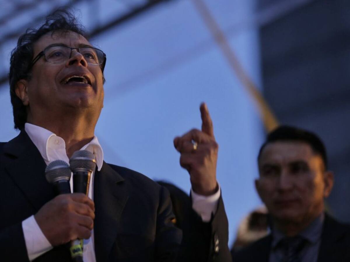 Hombre que entregó dinero a Petro tiene sanciones en Procuraduría