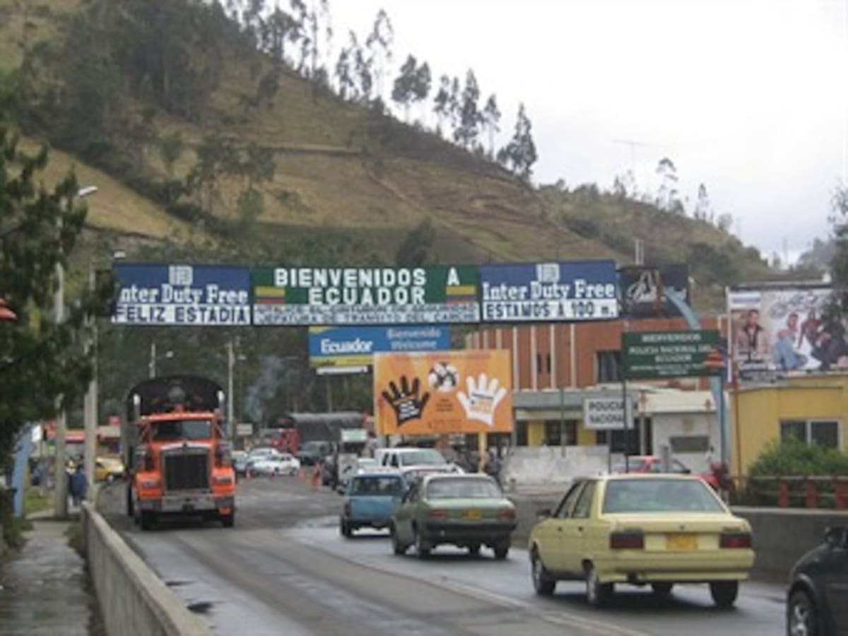 Camioneros colombianos y ecuatorianos logran acuerdo de respeto laboral