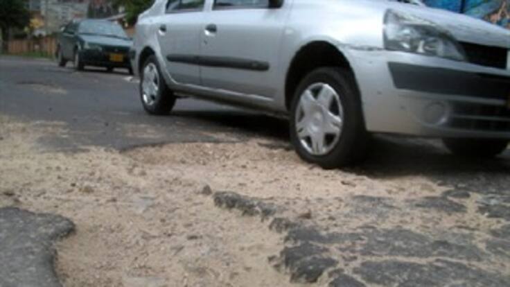 Defensoría del Pueblo asesora a personas víctimas de accidentes por huecos