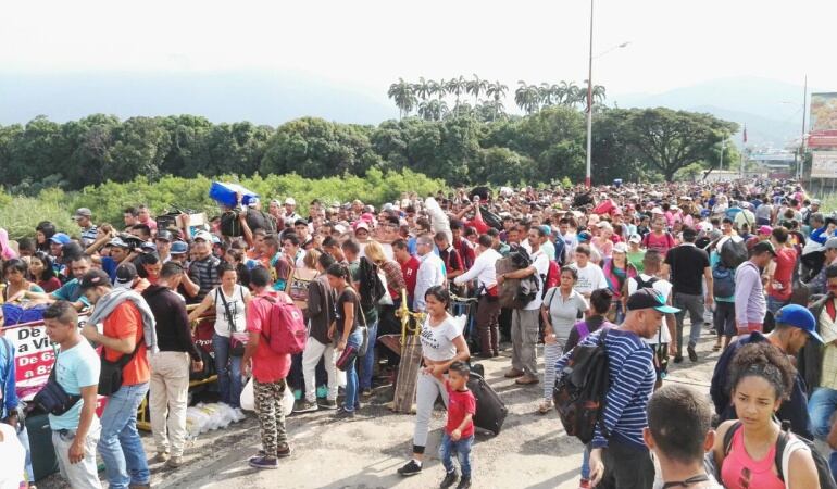 Flujo migratorio de venezolanos por el puente internacional Simón Bolívar