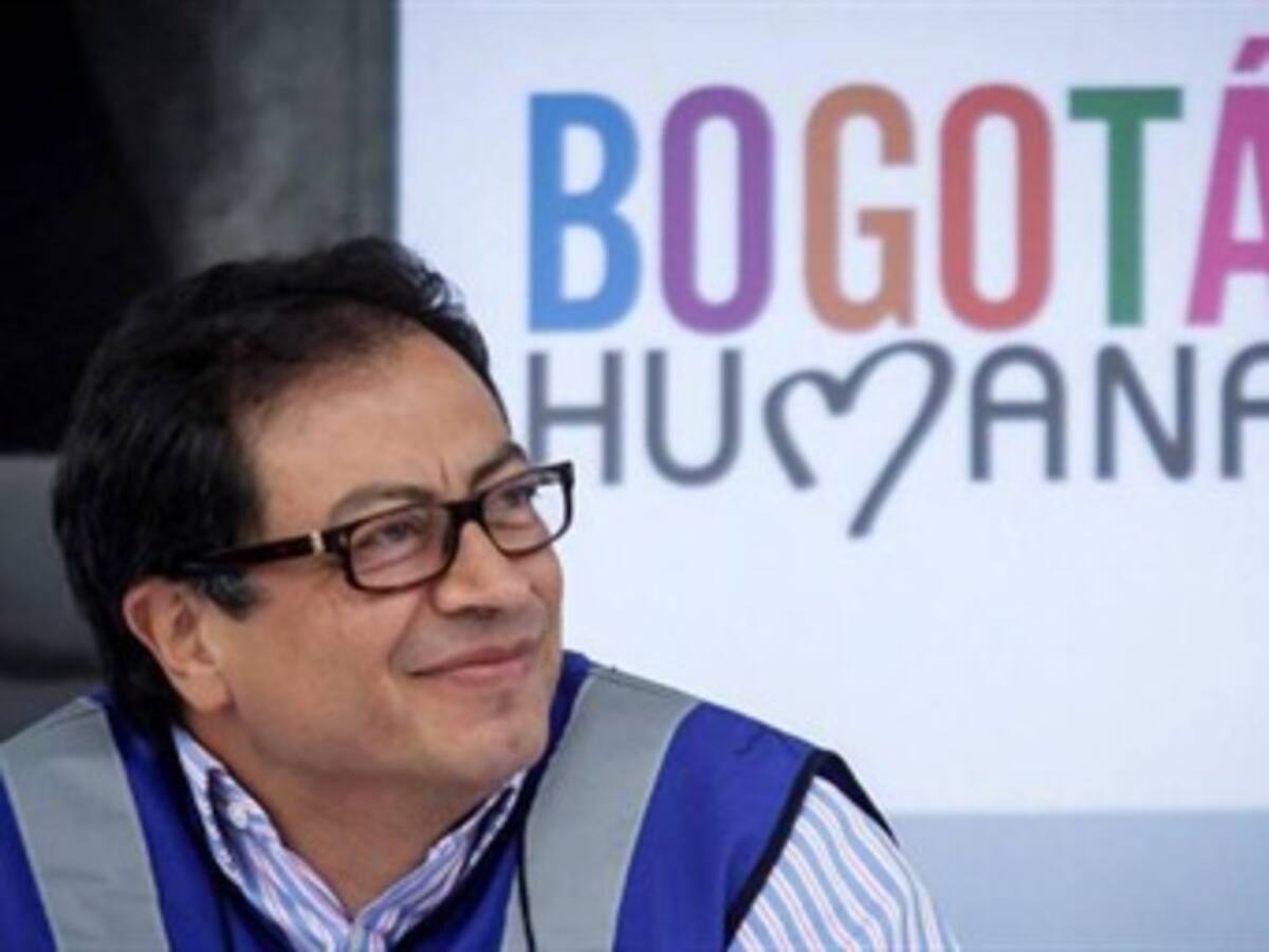 Así registró Caracol Radio la noticia de la destitución de Petro