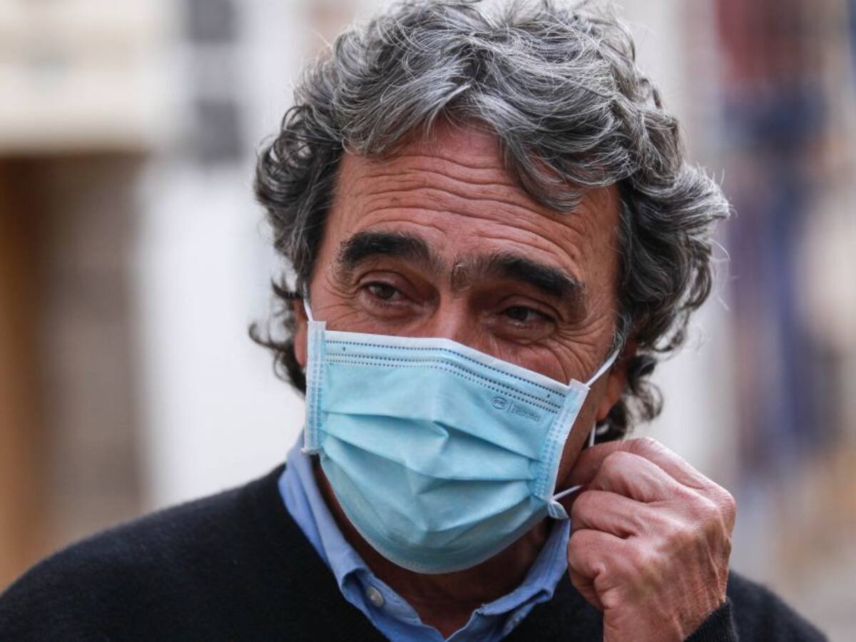 Fajardo propone a jóvenes conformar una 'primera línea de lo público'