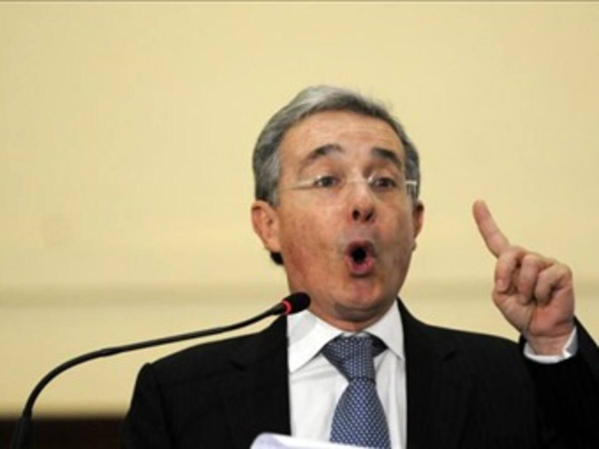 Solicitud para investigar a Uribe es un "despropósito": abogado defensor