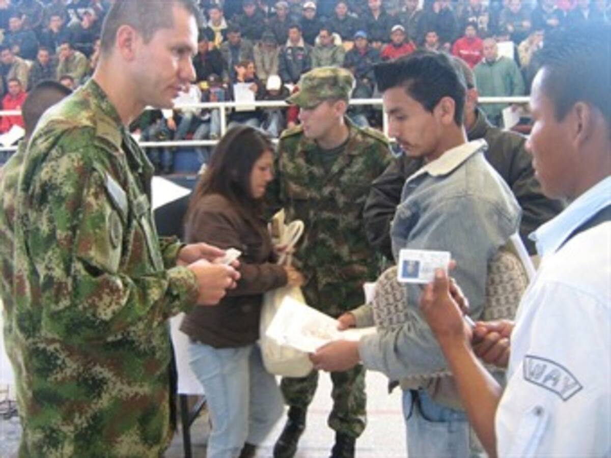 Definen situación militar a víctimas del conflicto armado en Medellín