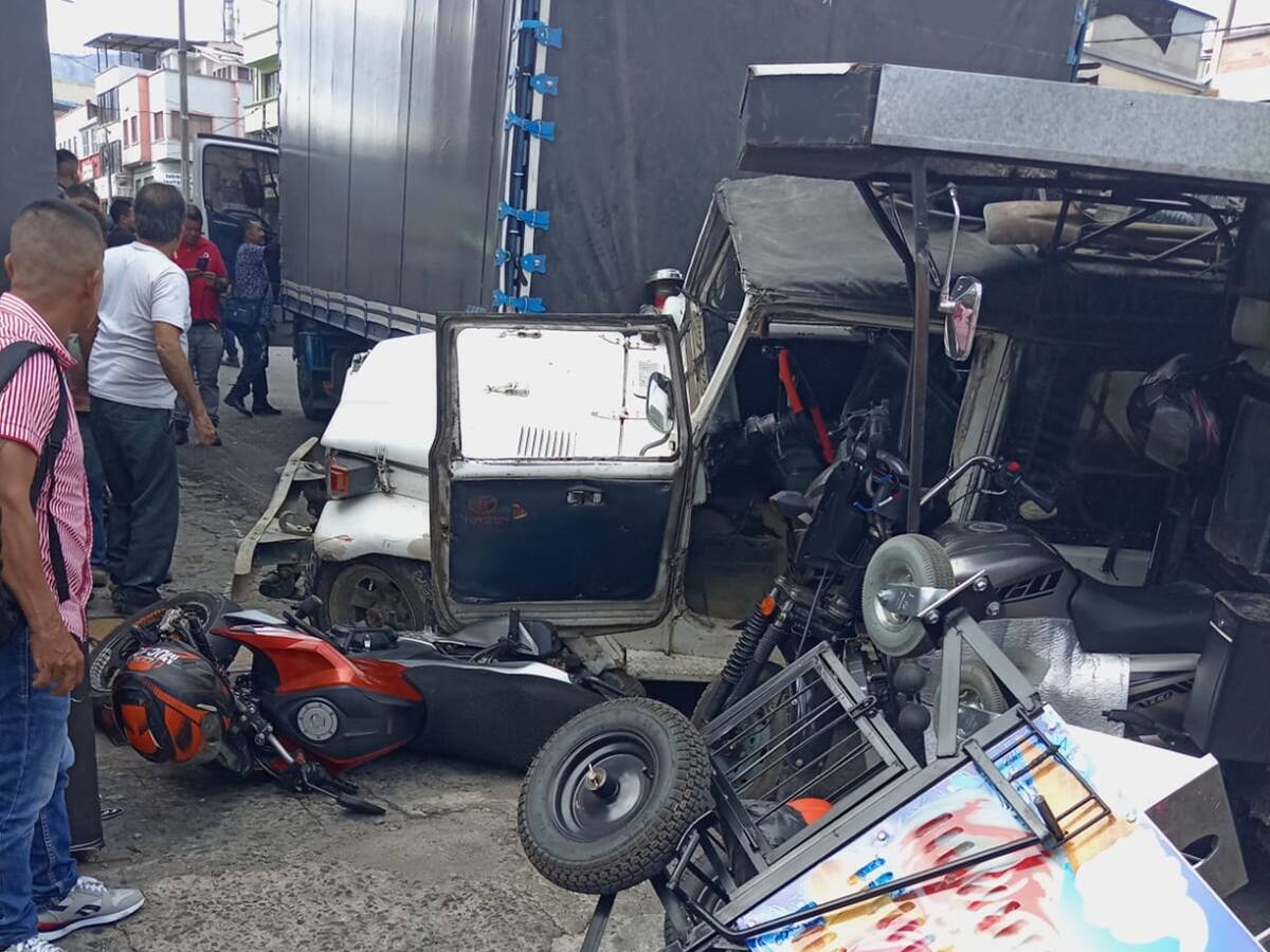 Accidente de tránsito involucró a seis vehículos en el centro de Ibagué