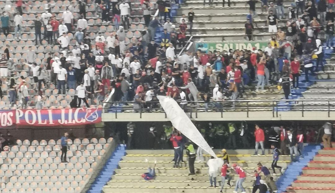 Incidentes entre hinchas de América y Medellín en 2021