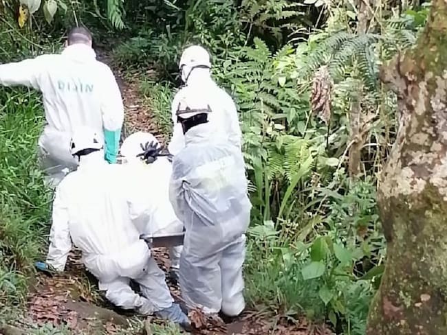 Rescate del cuerpo sin vida hallado en el Cerro Ingrumá de Riosucio